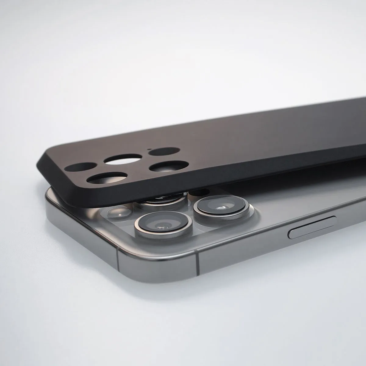 背面ガラスとカメラレンズをしっかり保護