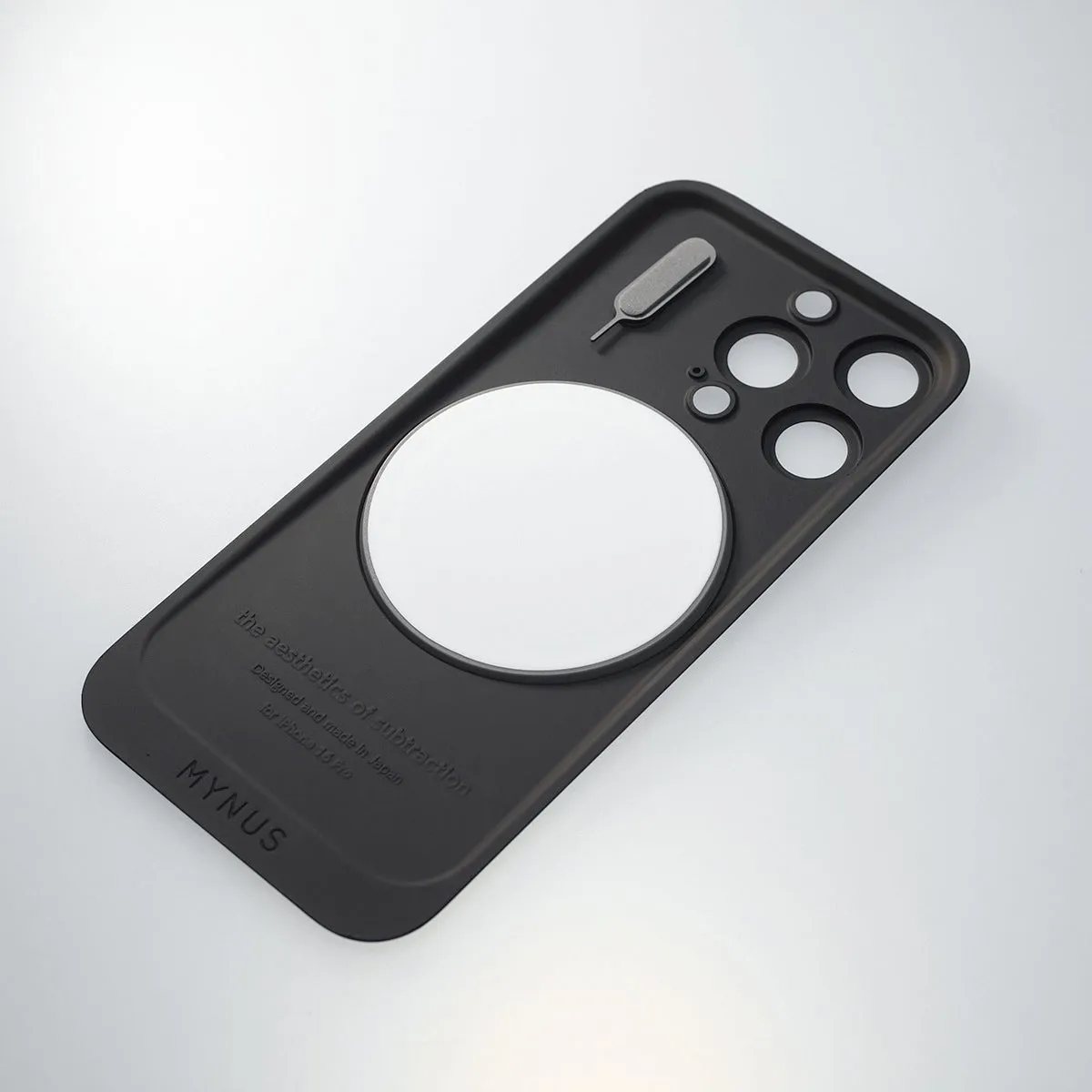 磁力と吸着シートでしっかり取り付け