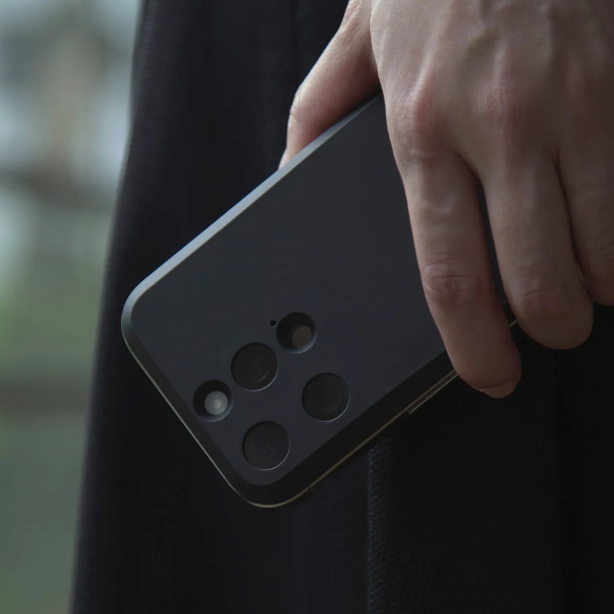 iPhone 16 Pro MAGBACK 装着イメージ