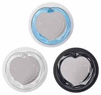 3つの異なる色のハート型の鏡