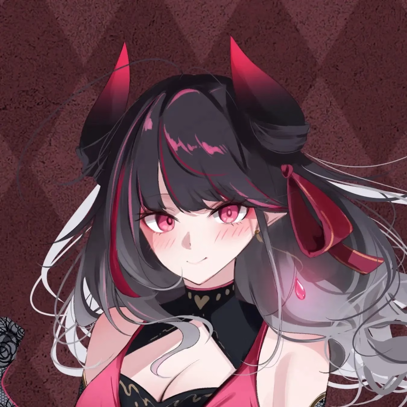 黒髪に赤いメッシュと赤い瞳が特徴的な、角とリボンを持つ可愛らしい女性のイラスト。