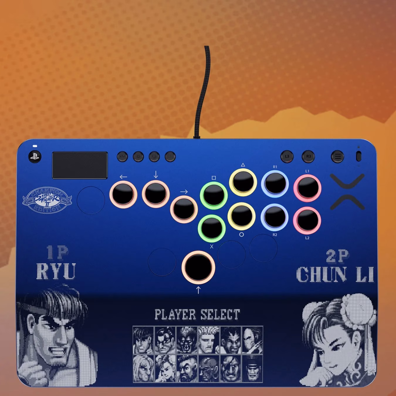 青色のアーケードコントローラー。1PのRYUと2PのCHUN LIのキャラクター選択画面が表示されている。