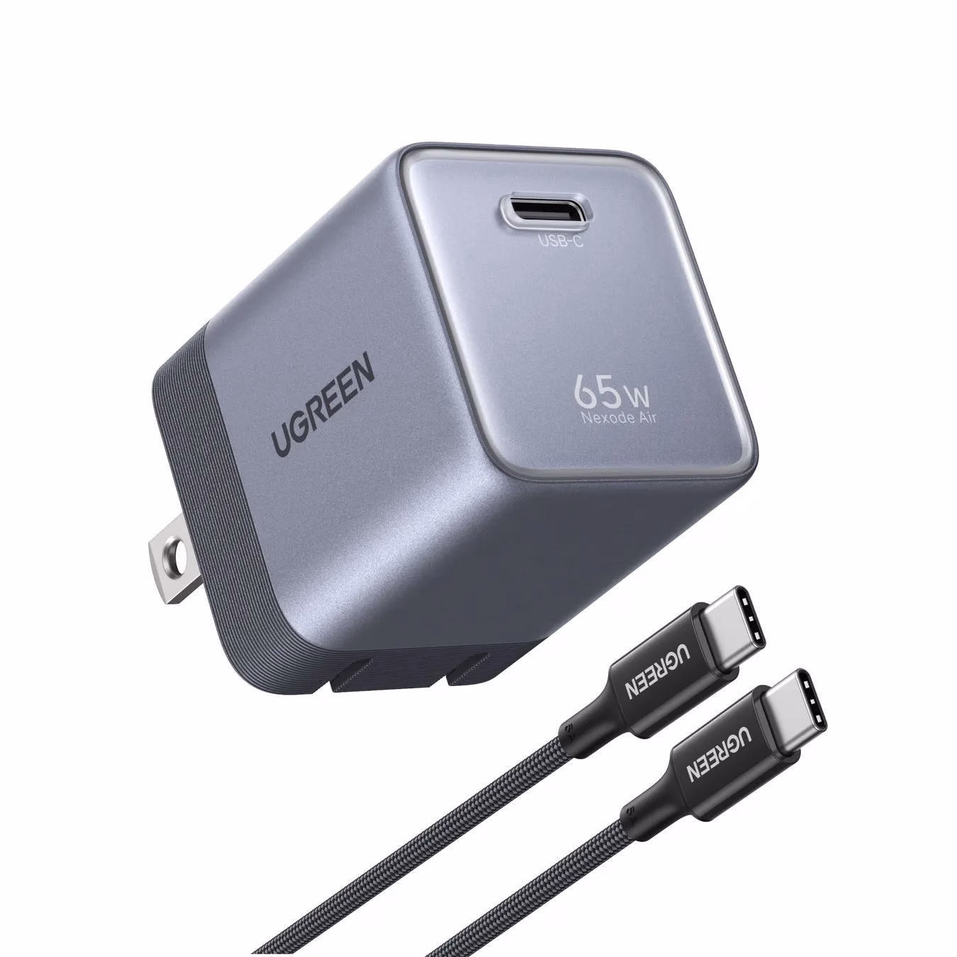 UGREENの65W USB-C充電器とケーブルの画像。充電器はグレーで、USB-Cポートがあり、ケーブルも2本付属している。