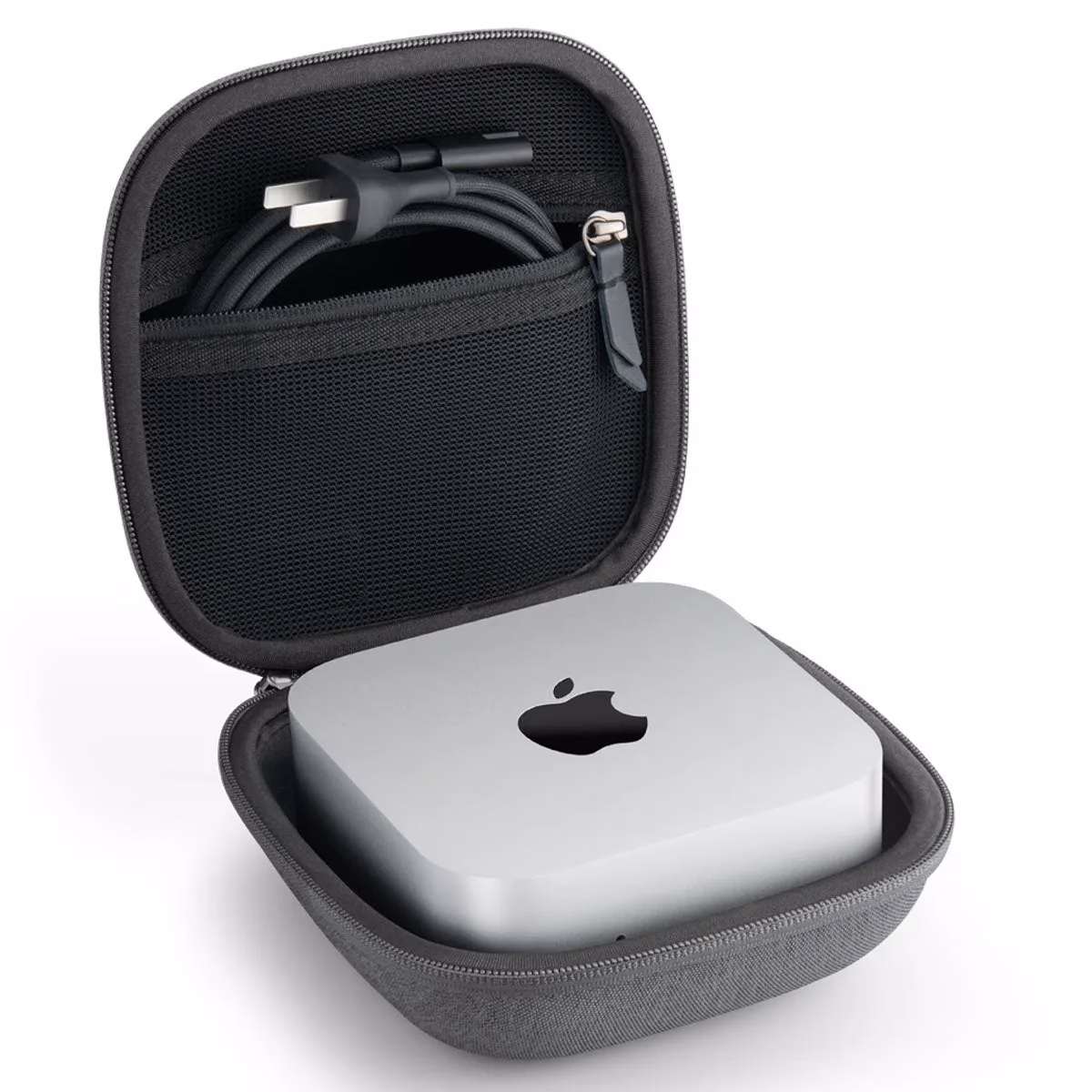 Apple Mac Miniを収納したケースの写真です。ケースは開いており、Mac Mini、ケーブル、ジッパーが付いています。