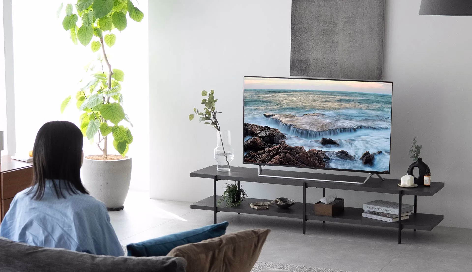 レコーダー内蔵テレビ時代に合わせたミニマルデザイン