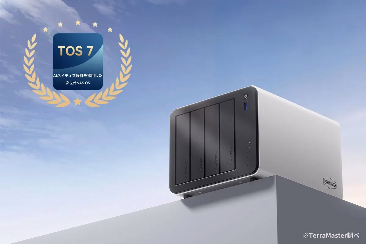 TerraMasterの次世代NAS OS「TOS 7」を紹介する画像。AIネイティブ設計を採用した先進的なOSを搭載したNASデバイスが、青空を背景に配置されており、その高性能と将来性をアピールしています。