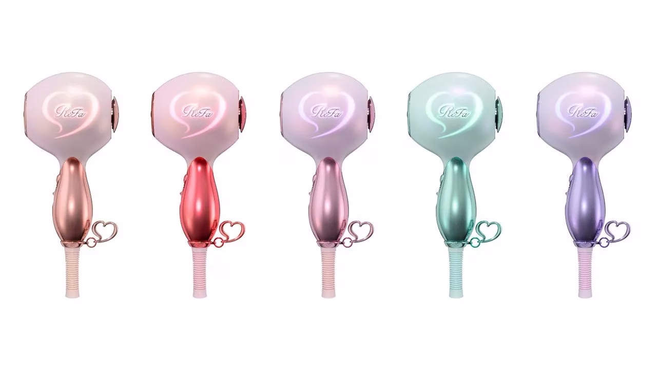 ReFa HEART DRYER Airaで髪を乾かすイメージ